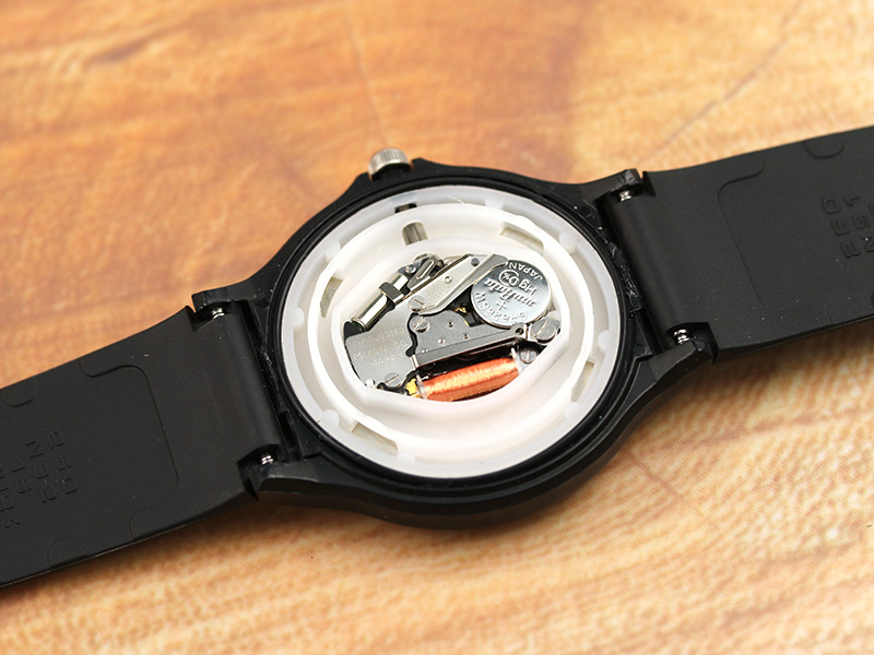 素人でもできるチプカシの電池交換 – 腕時計のななぷれ（nanaple