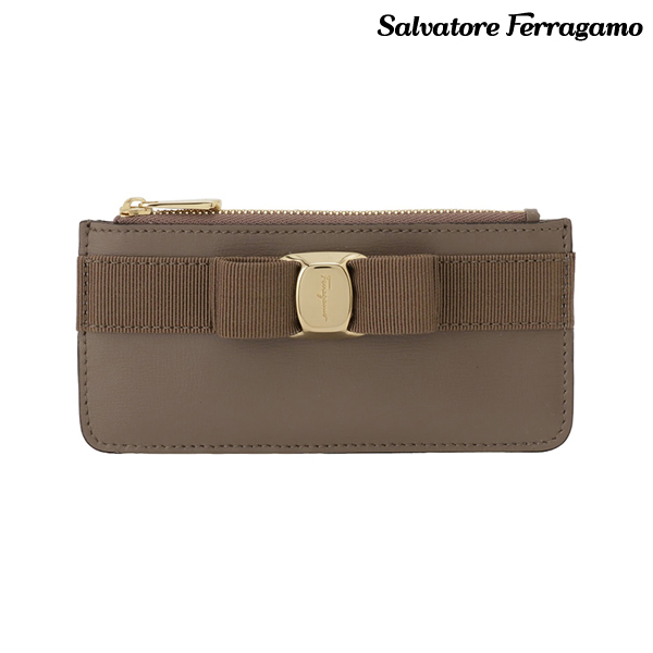 Salvatore ferragamoフェラガモ　カードケース　ヴァラリボン